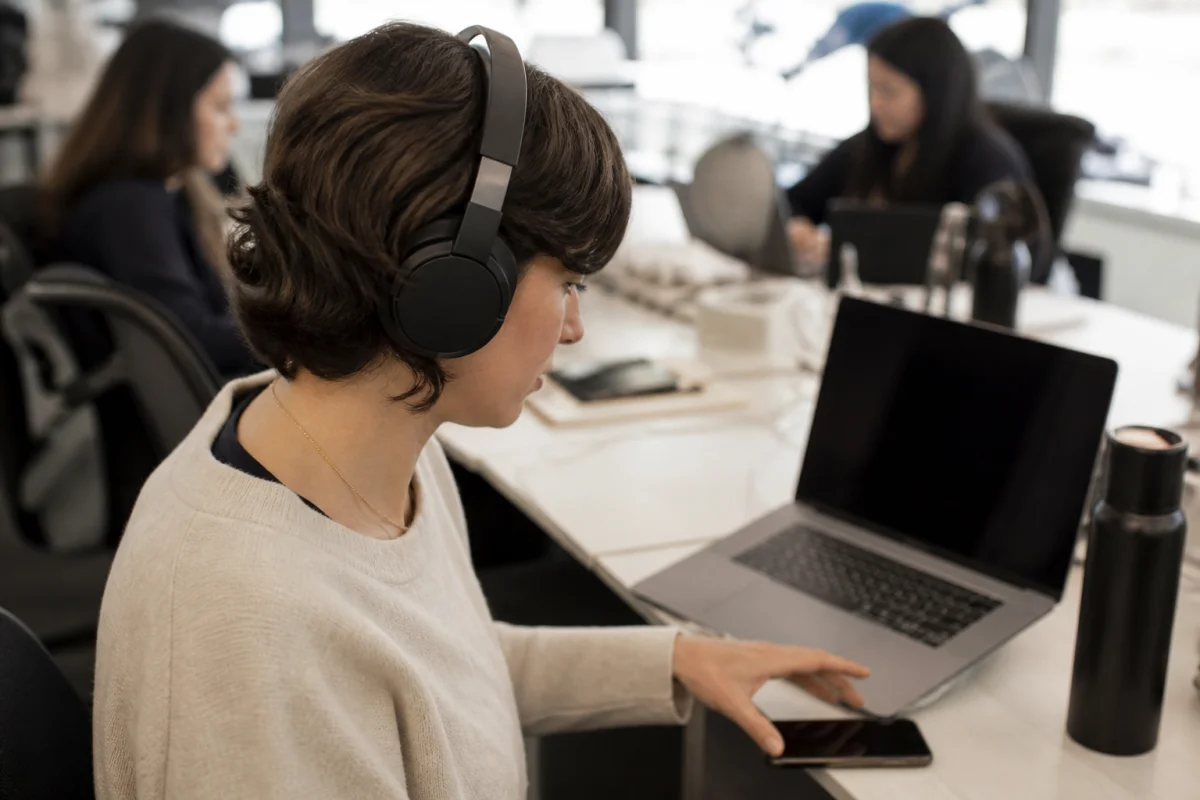 Bluetooth multipoint: the hidden setting that connects your headphones to two devices
