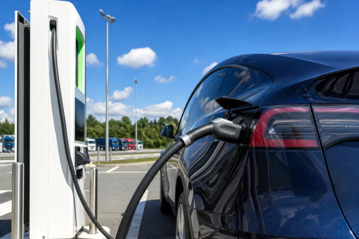 Driving long distances in an EV this summer: how to plan your charging stops without the stress