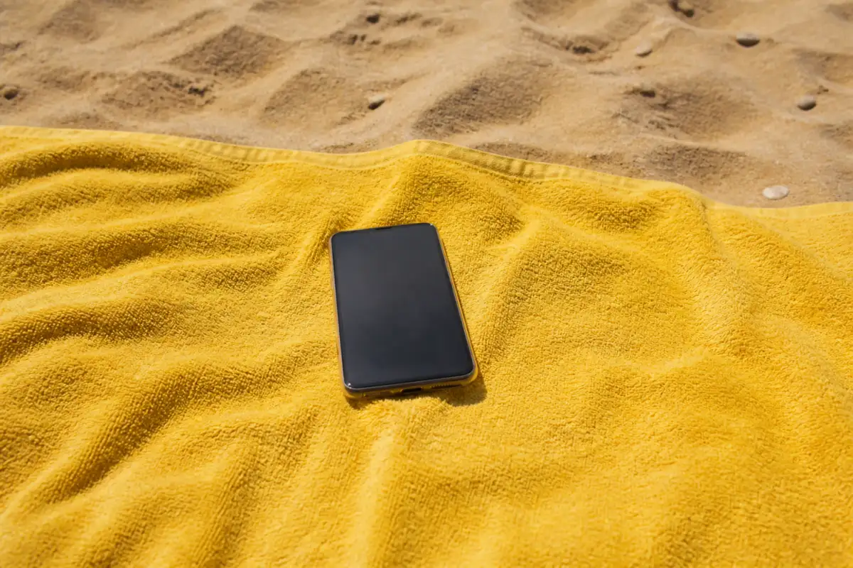 Your phone has just been stolen abroad: the first few minutes decide how bad it gets