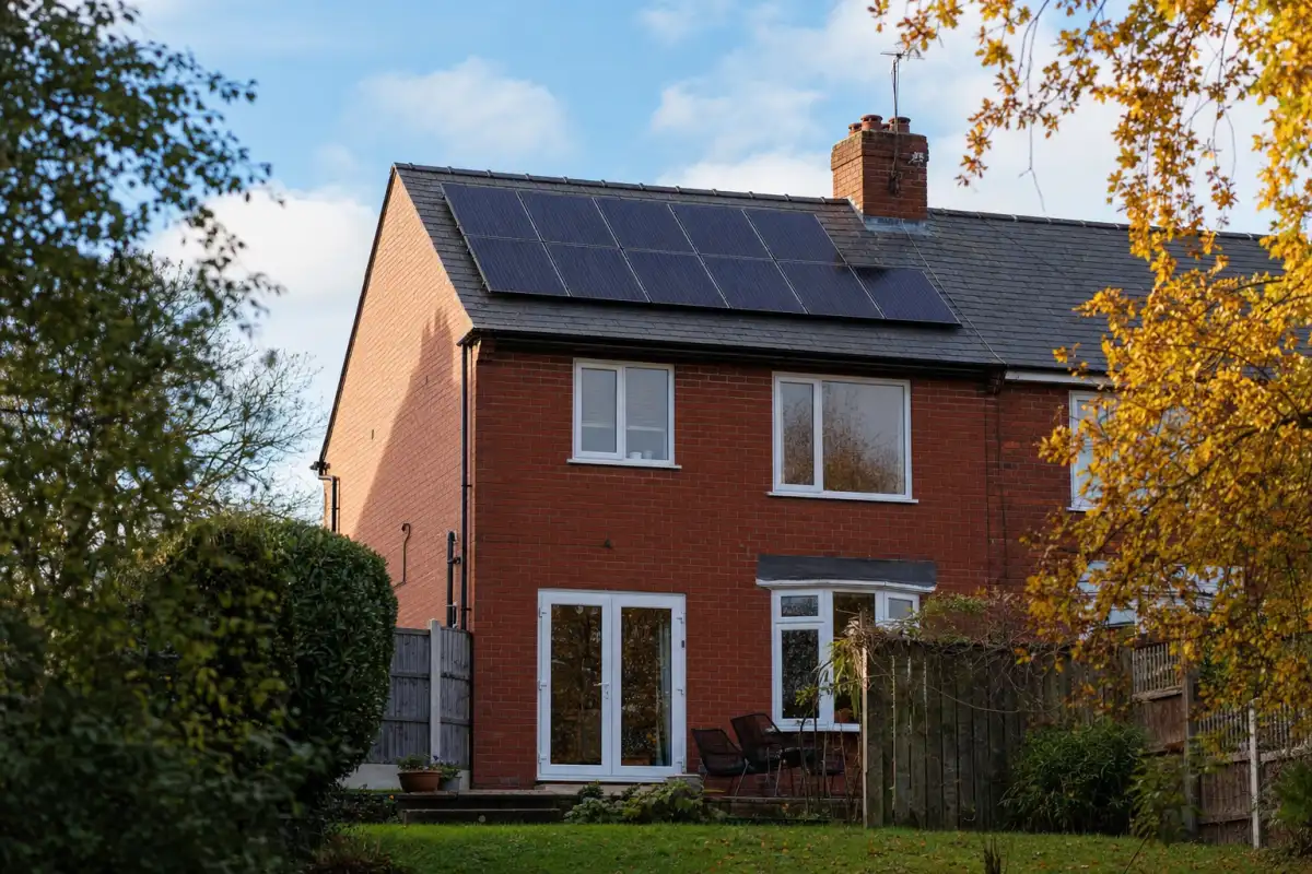 Selling a house with solar panels: who gets paid for the power generated before completion